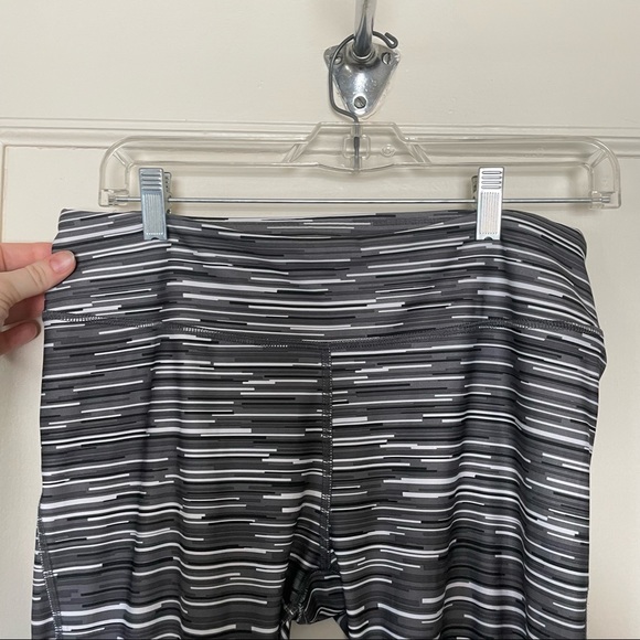 Under Armour HeatGear Compression Striped Womens Leggings - size L - NWOT - Picture 10 of 10